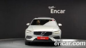 Volvo V60 T5 PRO AWD 2020 года из Южной Кореи