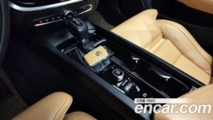 Volvo V60 T5 PRO AWD 2020 года из Южной Кореи