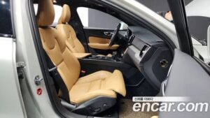 Volvo V60 T5 PRO AWD 2020 года из Южной Кореи