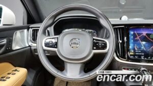 Volvo V60 T5 PRO AWD 2020 года из Южной Кореи