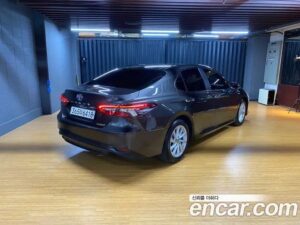 Toyota Camry 2.5 LE HYBRID 2022 года из Южной Кореи