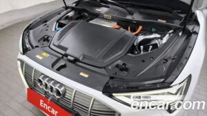 Audi e-tron 55 4WD 2022 года из Южной Кореи