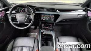 Audi e-tron 55 4WD 2022 года из Южной Кореи