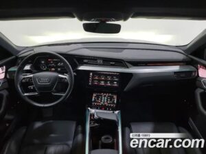 Audi e-tron 55 4WD 2022 года из Южной Кореи