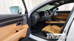 Volvo V90 T5 PRO AWD 2020 года из Южной Кореи