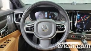 Volvo V90 T5 PRO AWD 2020 года из Южной Кореи