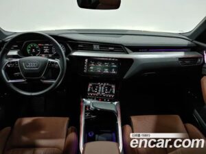 Audi e-tron 55 4WD 2022 года из Южной Кореи