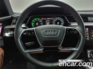 Audi e-tron 55 4WD 2022 года из Южной Кореи
