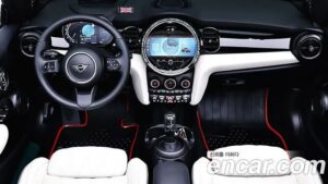Mini Cooper Convertible DEFAULT 2023 года из Южной Кореи