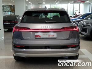 Audi e-tron 55 4WD 2022 года из Южной Кореи