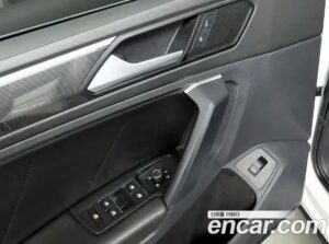 Volkswagen Tiguan 2.0 TDI 4motion Prestige 2020 года из Южной Кореи