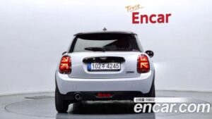 Mini Cooper DEFAULT 2021 года из Южной Кореи