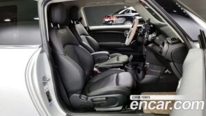 Mini Cooper DEFAULT 2021 года из Южной Кореи