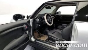 Mini Cooper DEFAULT 2021 года из Южной Кореи