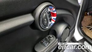 Mini Cooper DEFAULT 2021 года из Южной Кореи
