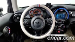 Mini Cooper DEFAULT 2021 года из Южной Кореи