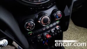 Mini Cooper DEFAULT 2021 года из Южной Кореи
