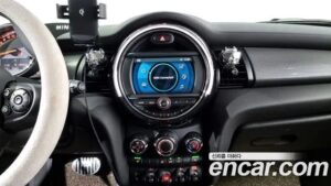 Mini Cooper DEFAULT 2021 года из Южной Кореи