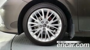 Toyota Camry 2.5 XLE HYBRID 2020 года из Южной Кореи