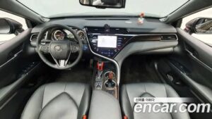 Toyota Camry 2.5 XLE HYBRID 2020 года из Южной Кореи