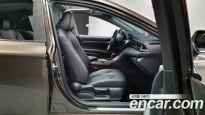 Toyota Camry 2.5 XLE HYBRID 2020 года из Южной Кореи