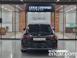 Lexus ES Luxury Plus 2023 года из Южной Кореи