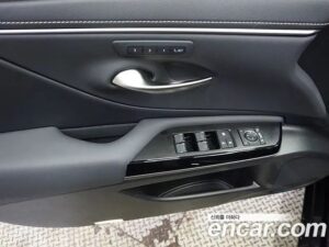 Lexus ES Luxury Plus 2023 года из Южной Кореи