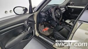 Mini Cooper 5Door DEFAULT 2020 года из Южной Кореи