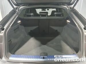 Audi Q8 50 TDI 4WD Premium 2021 года из Южной Кореи