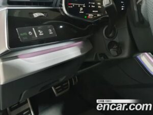 Audi Q8 50 TDI 4WD Premium 2021 года из Южной Кореи