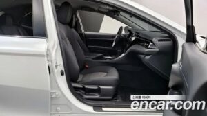 Toyota Camry 2.5 LE HYBRID 2020 года из Южной Кореи