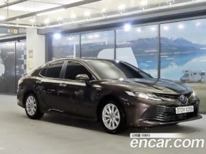 Toyota Camry 2.5 LE HYBRID 2020 года из Южной Кореи