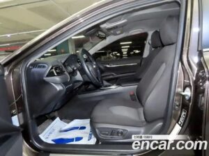 Toyota Camry 2.5 LE HYBRID 2020 года из Южной Кореи