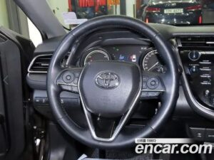 Toyota Camry 2.5 LE HYBRID 2020 года из Южной Кореи