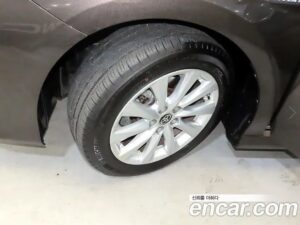 Toyota Camry 2.5 LE HYBRID 2020 года из Южной Кореи