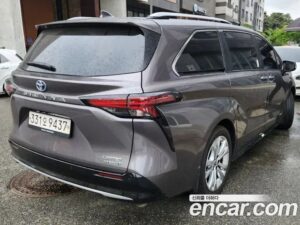 Toyota Sienna 2.5 HYBRID 2WD 2021 года из Южной Кореи