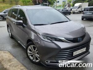 Toyota Sienna 2.5 HYBRID 2WD 2021 года из Южной Кореи