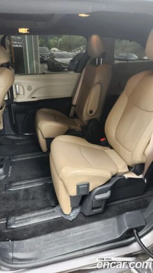Toyota Sienna 2.5 HYBRID 2WD 2021 года из Южной Кореи