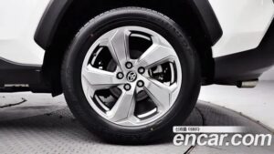 Toyota RAV4 2.5 2WD HYBRID 2021 года из Южной Кореи