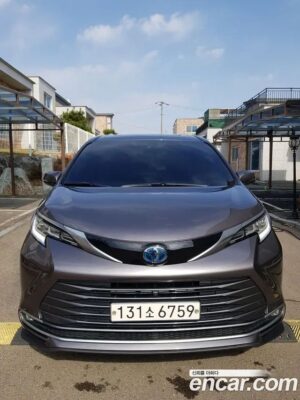 Toyota Sienna 2.5 HYBRID 2WD 2021 года из Южной Кореи