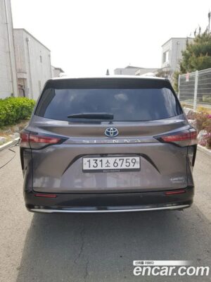 Toyota Sienna 2.5 HYBRID 2WD 2021 года из Южной Кореи