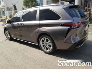 Toyota Sienna 2.5 HYBRID 2WD 2021 года из Южной Кореи