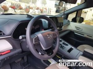 Toyota Sienna 2.5 HYBRID 2WD 2021 года из Южной Кореи