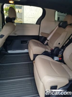 Toyota Sienna 2.5 HYBRID 2WD 2021 года из Южной Кореи