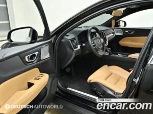 Volvo V60 T5 AWD 2020 года из Южной Кореи