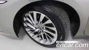 Lexus ES Luxury Plus 2023 года из Южной Кореи