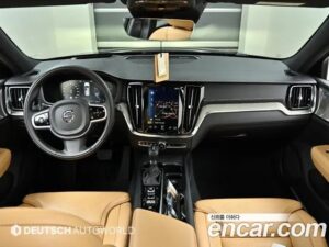 Volvo V60 T5 PRO AWD 2020 года из Южной Кореи