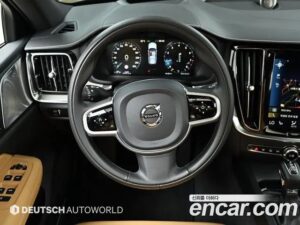 Volvo V60 T5 PRO AWD 2020 года из Южной Кореи