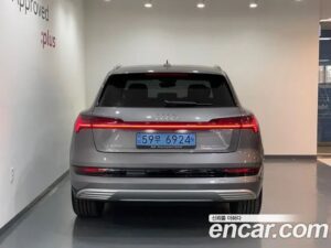 Audi e-tron 55 4WD 2022 года из Южной Кореи