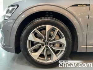 Audi e-tron 55 4WD 2022 года из Южной Кореи